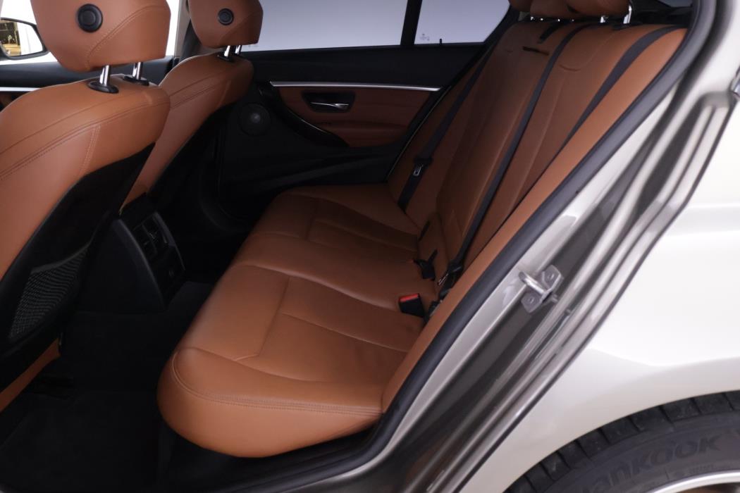 BMW 330 2016