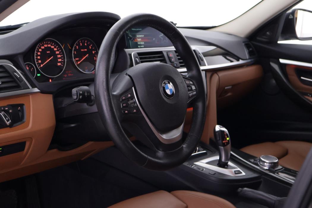 BMW 330 2016