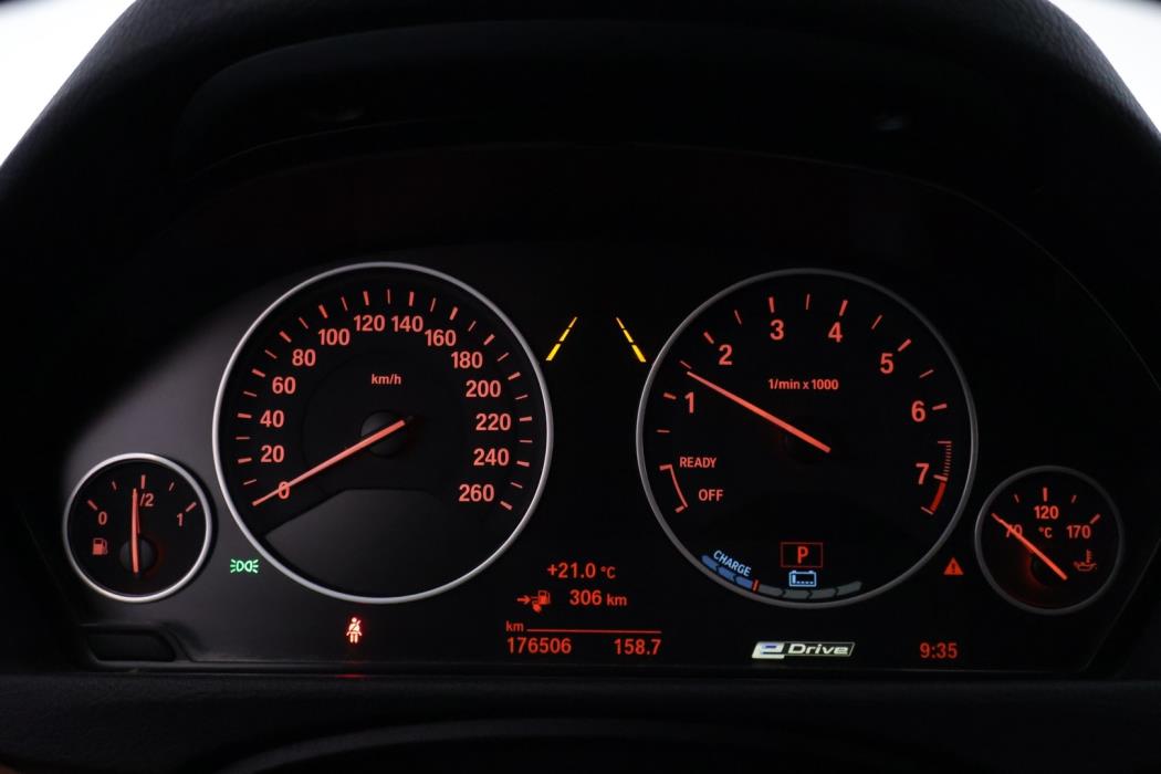 BMW 330 2016