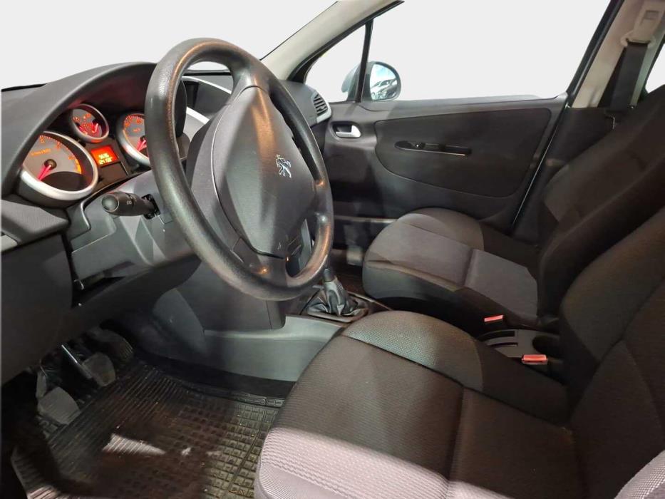PEUGEOT 207 2010
