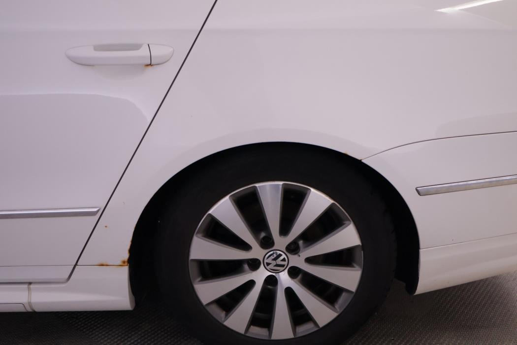 VOLKSWAGEN Passat 2010