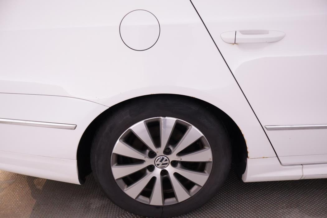 VOLKSWAGEN Passat 2010