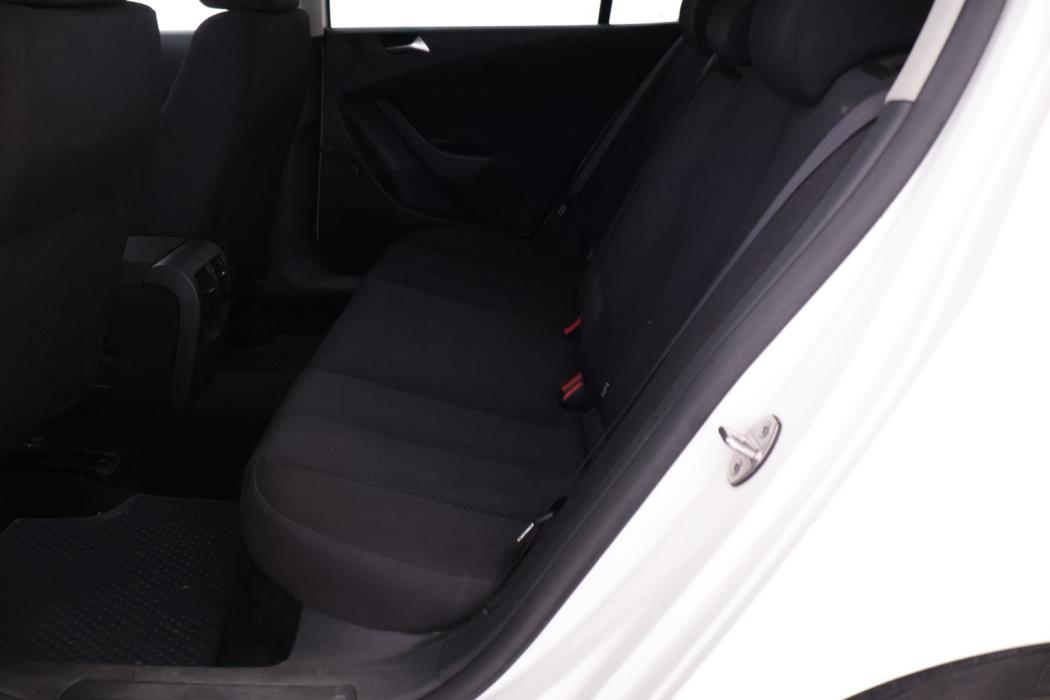 VOLKSWAGEN Passat 2010