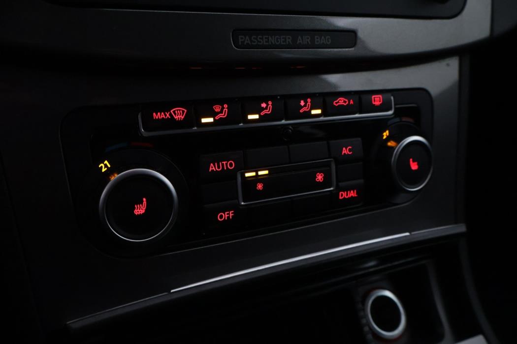 VOLKSWAGEN Passat 2010