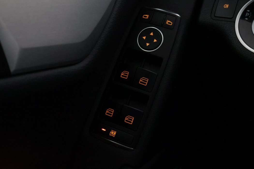 MERCEDES-BENZ C 2012