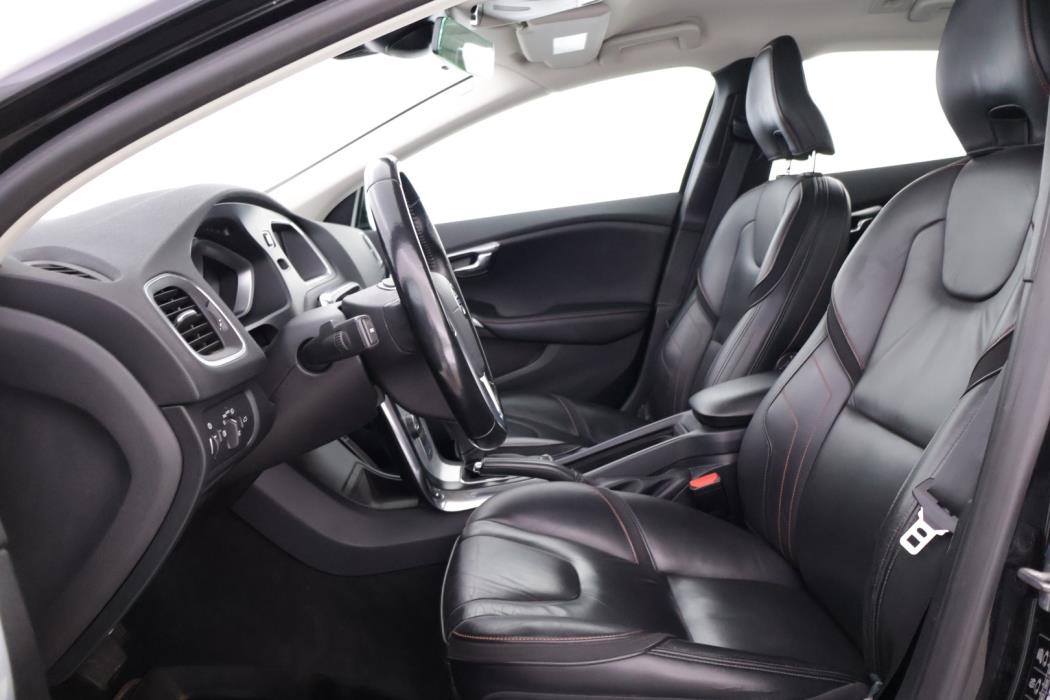 VOLVO V40 2015