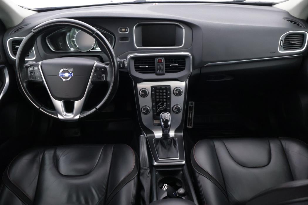 VOLVO V40 2015