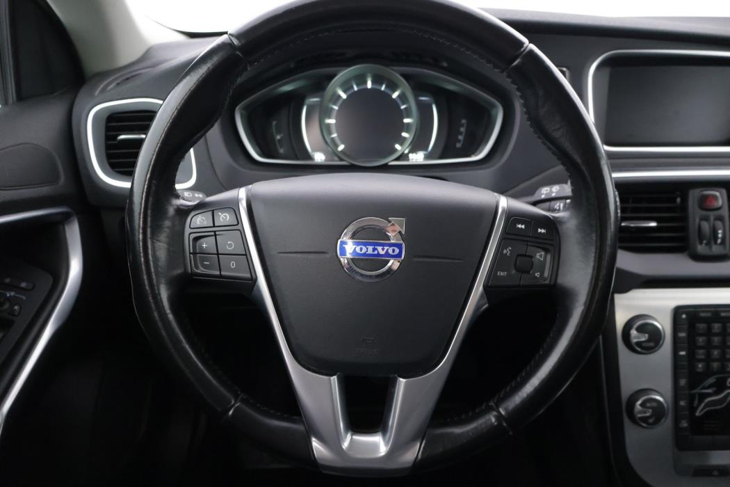 VOLVO V40 2015