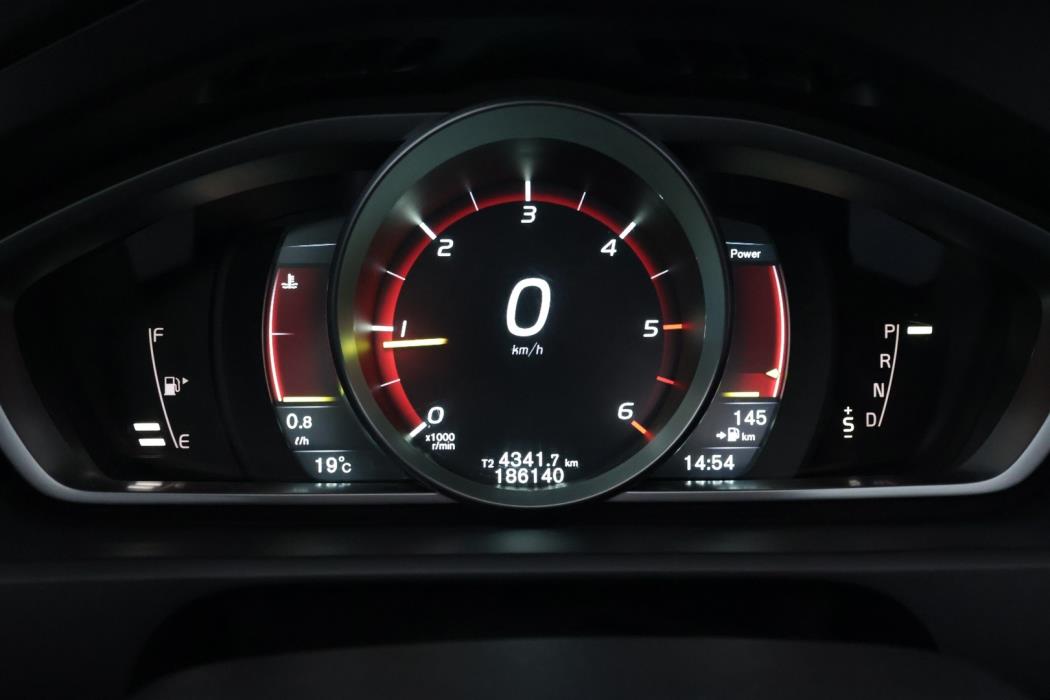 VOLVO V40 2015