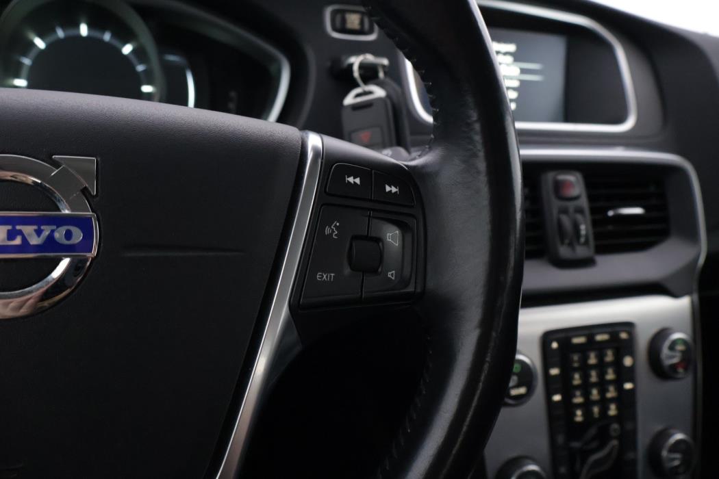 VOLVO V40 2015