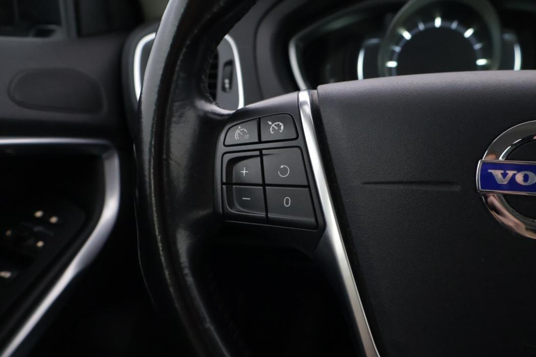 VOLVO V40 2015