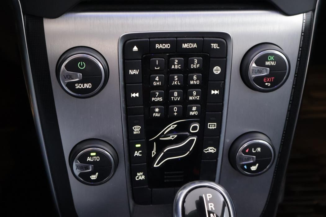 VOLVO V40 2015