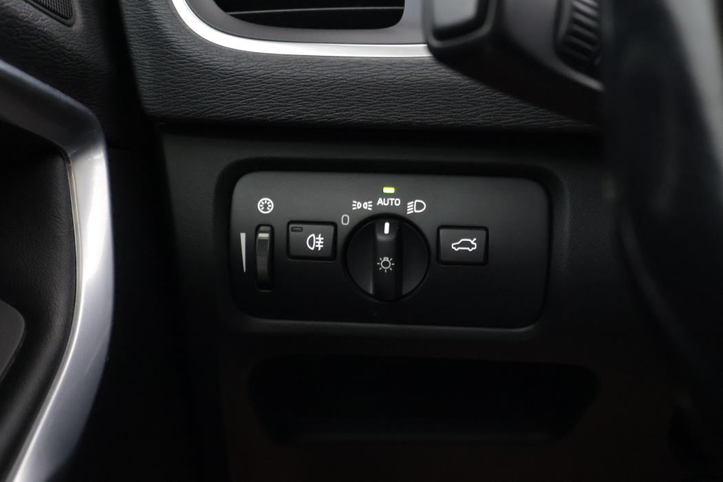 VOLVO V40 2015