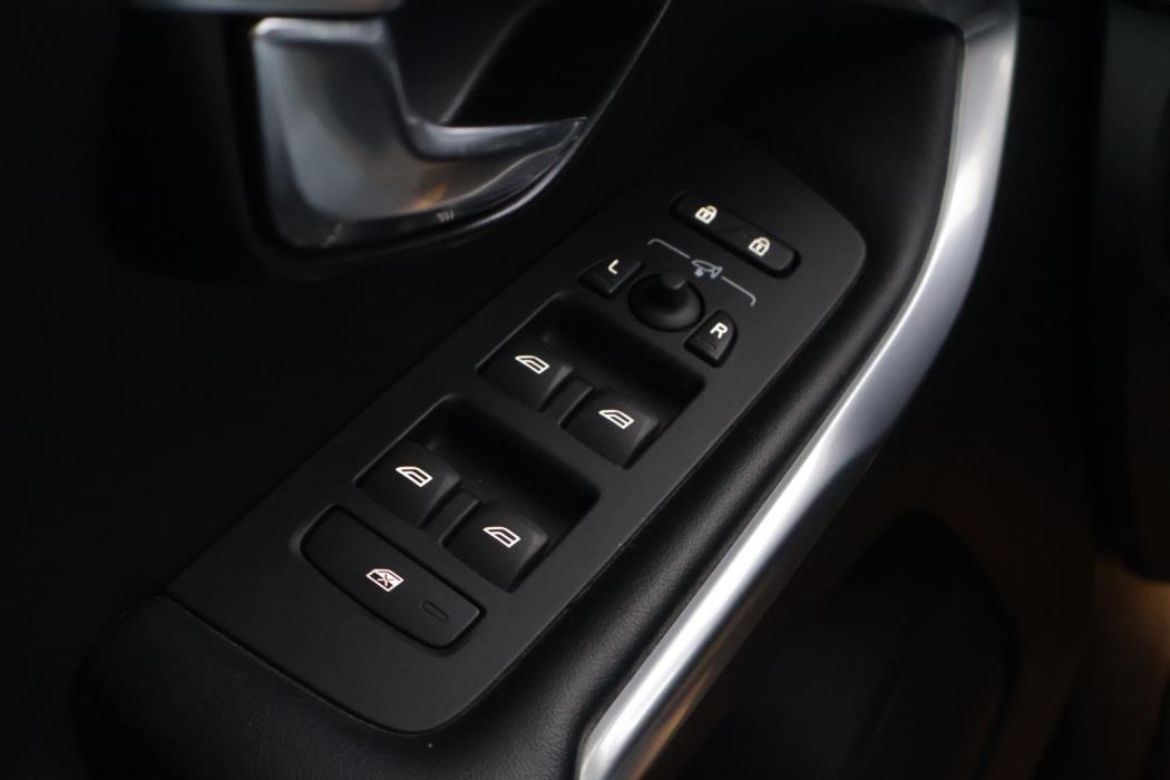 VOLVO V40 2015