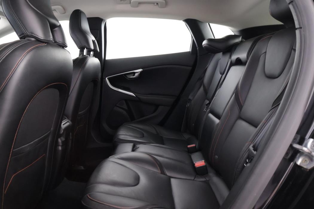 VOLVO V40 2015