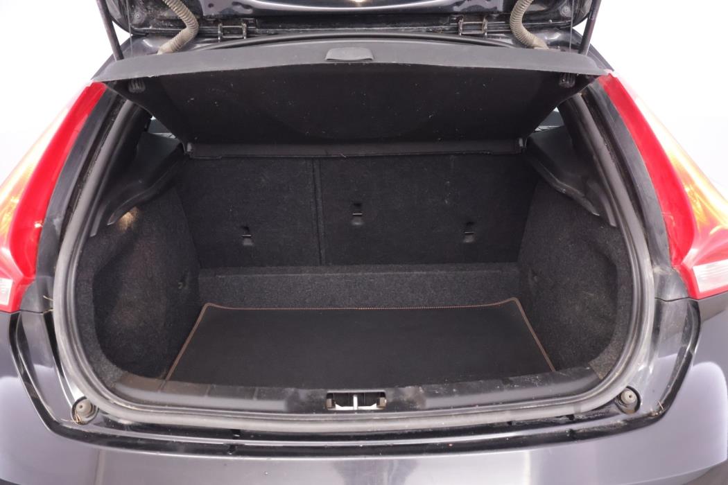VOLVO V40 2015