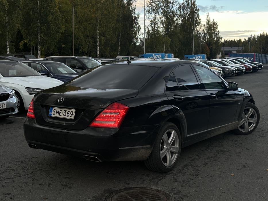 MERCEDES-BENZ S 2011
