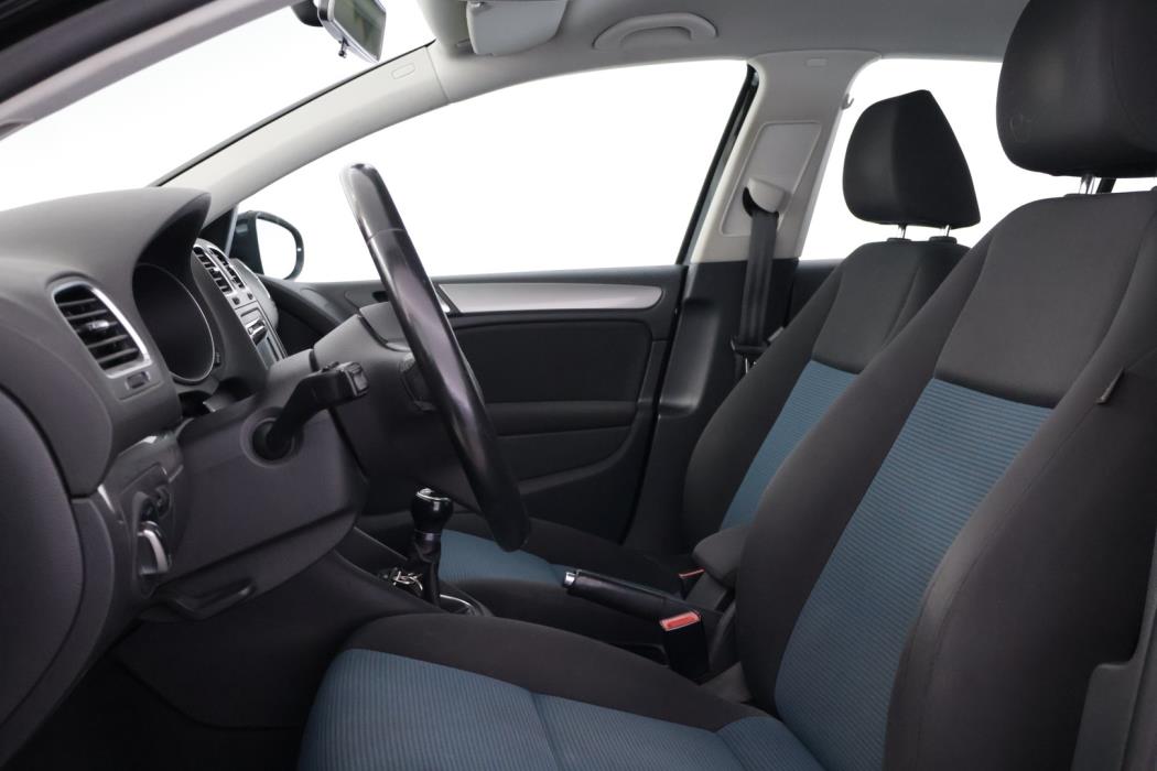 VOLKSWAGEN Golf 2012