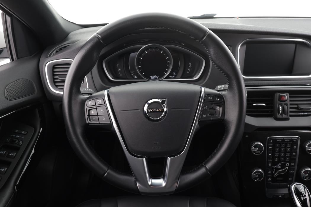 VOLVO V40 2019