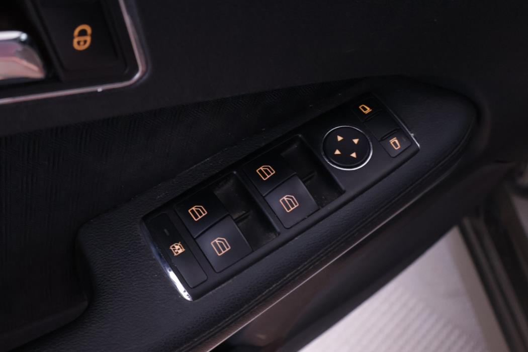 MERCEDES-BENZ E 2010
