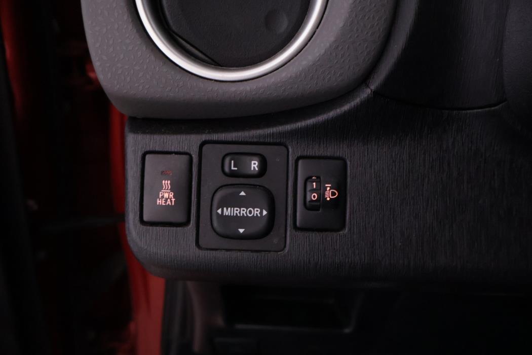 TOYOTA Yaris 2012