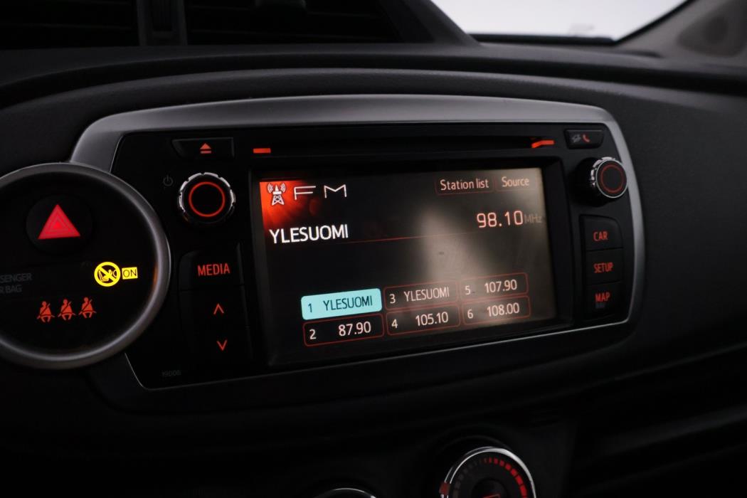 TOYOTA Yaris 2012