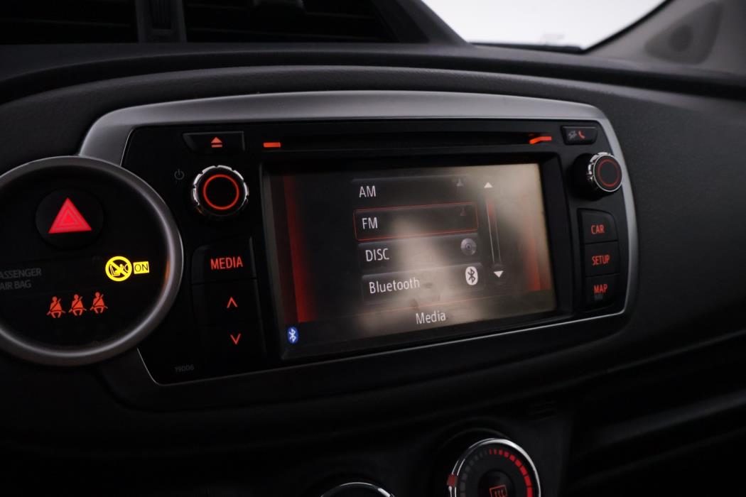 TOYOTA Yaris 2012