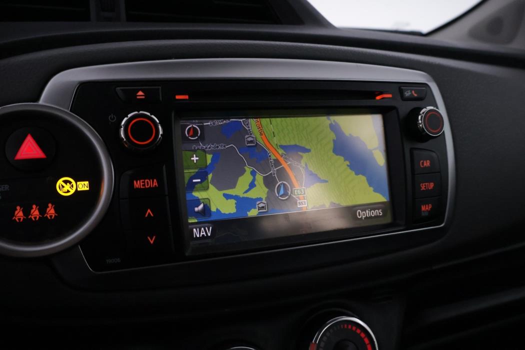 TOYOTA Yaris 2012
