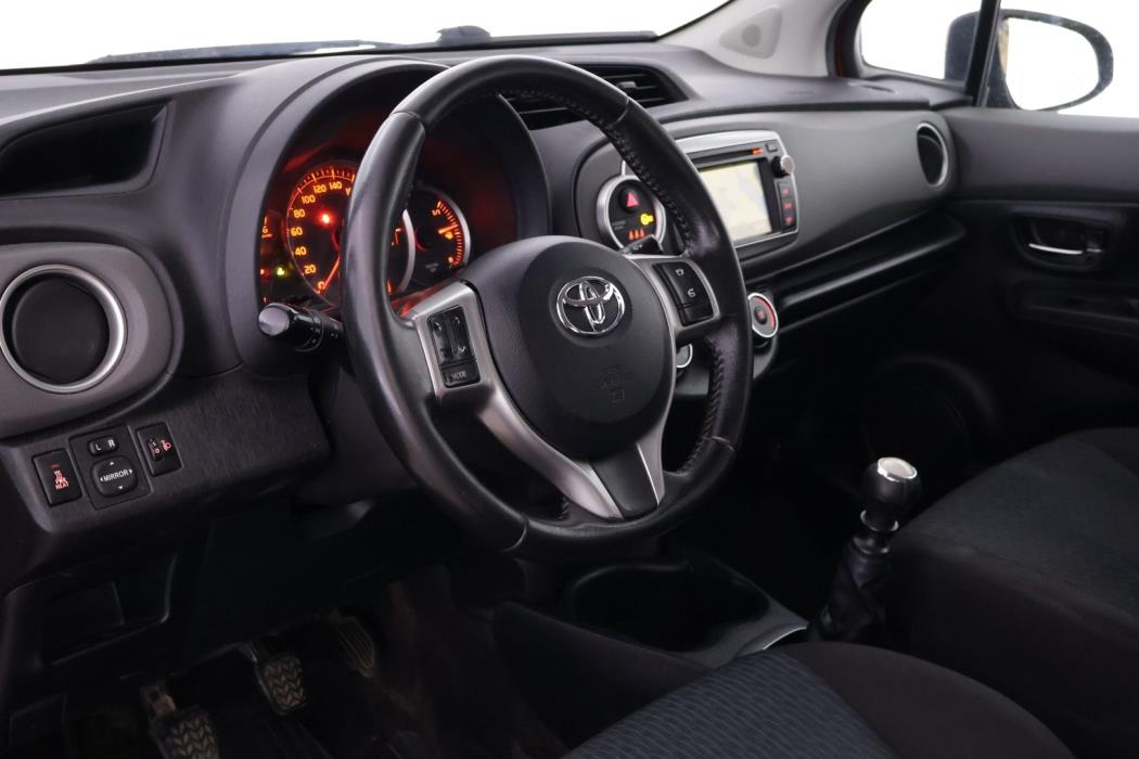 TOYOTA Yaris 2012