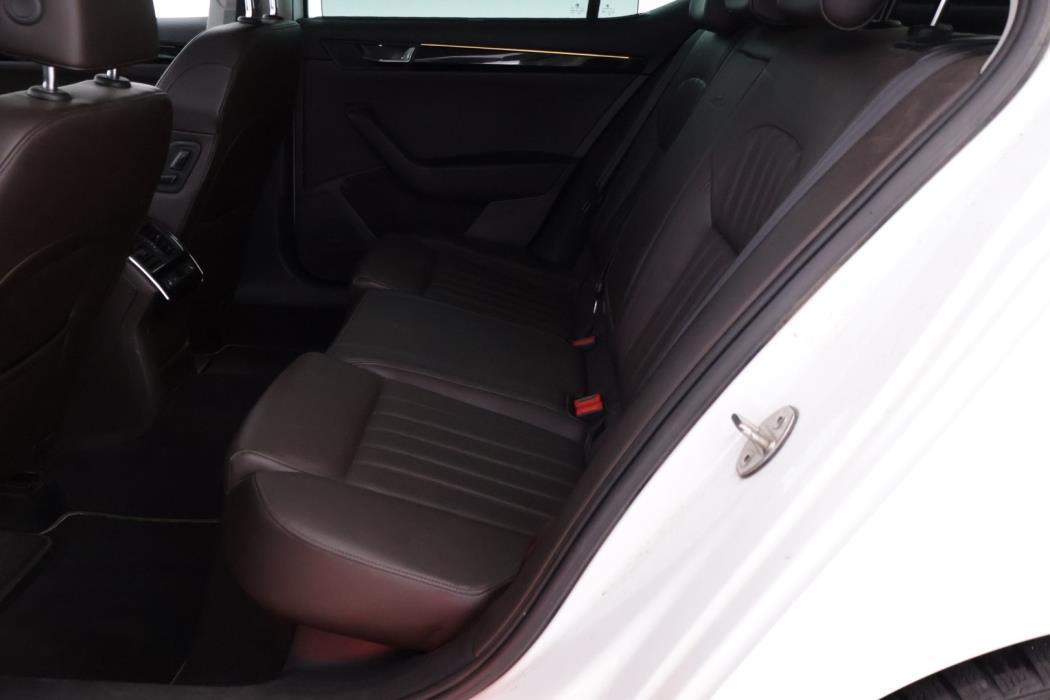 SKODA Superb 2016