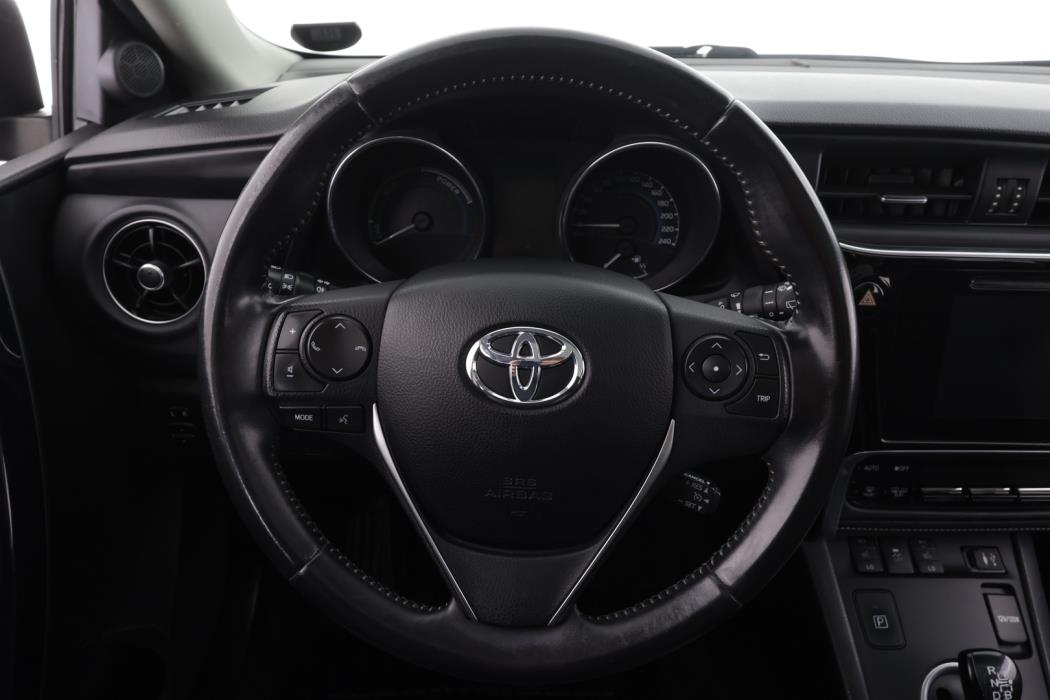 TOYOTA Auris 2016
