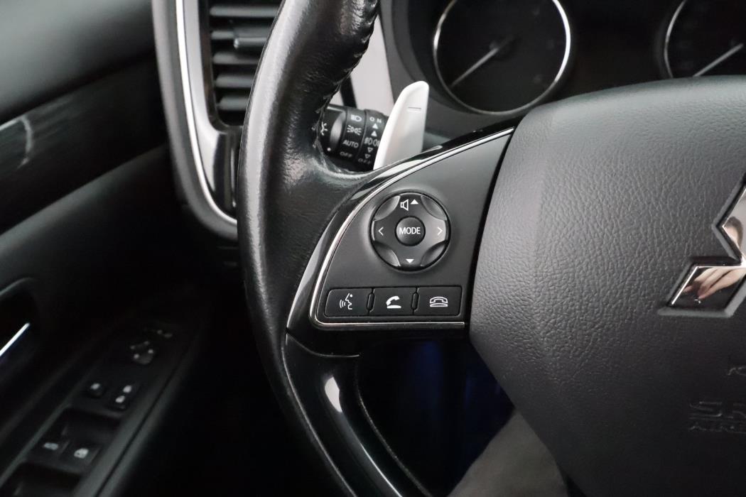 MITSUBISHI Outlander 2016