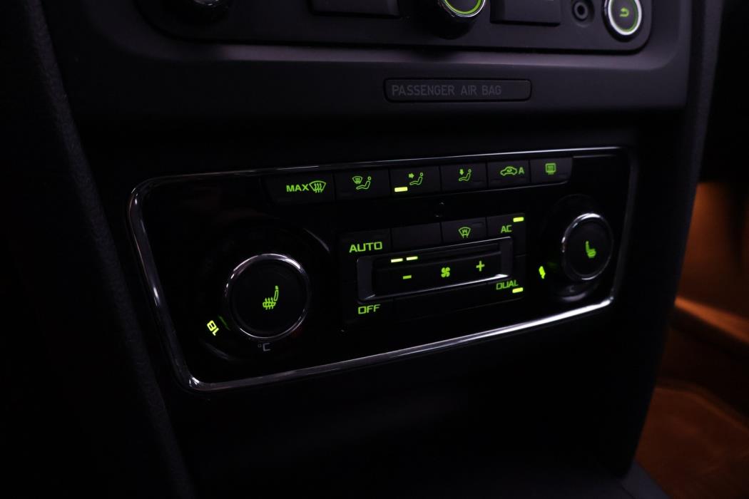 SKODA Superb 2012