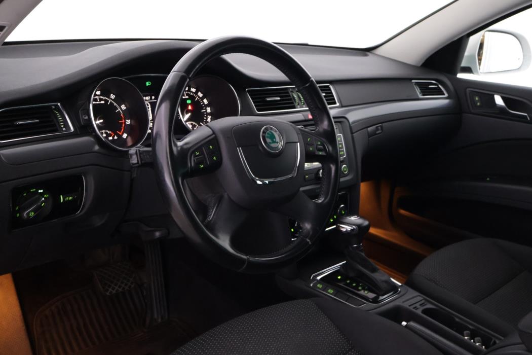 SKODA Superb 2012