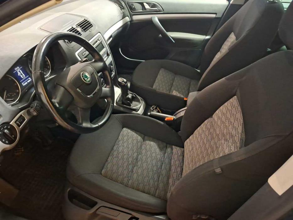 SKODA Octavia 2012