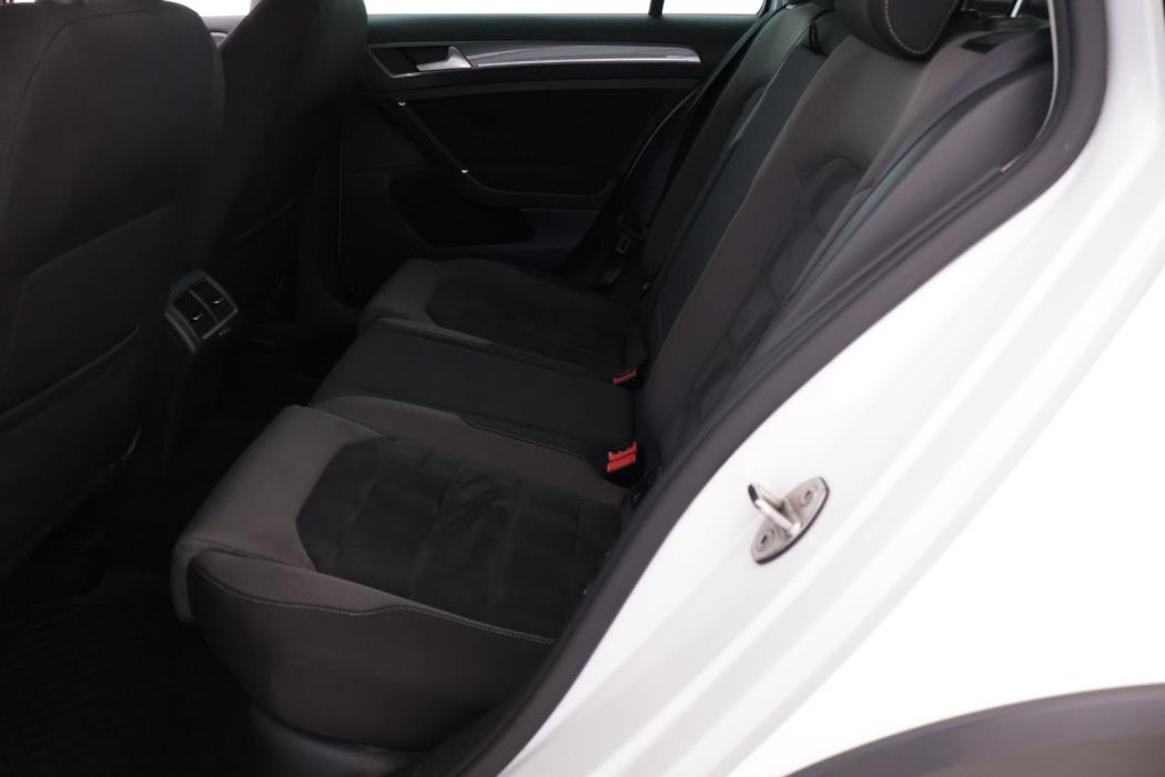 VOLKSWAGEN Golf 2018