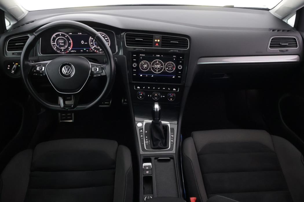 VOLKSWAGEN Golf 2018