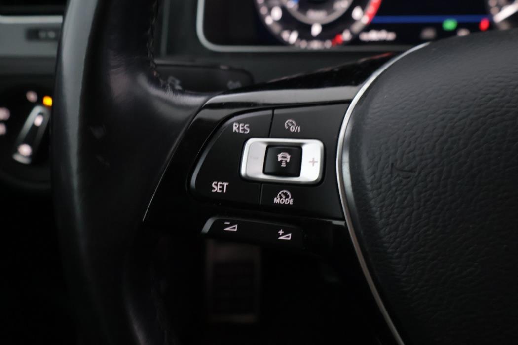 VOLKSWAGEN Golf 2018