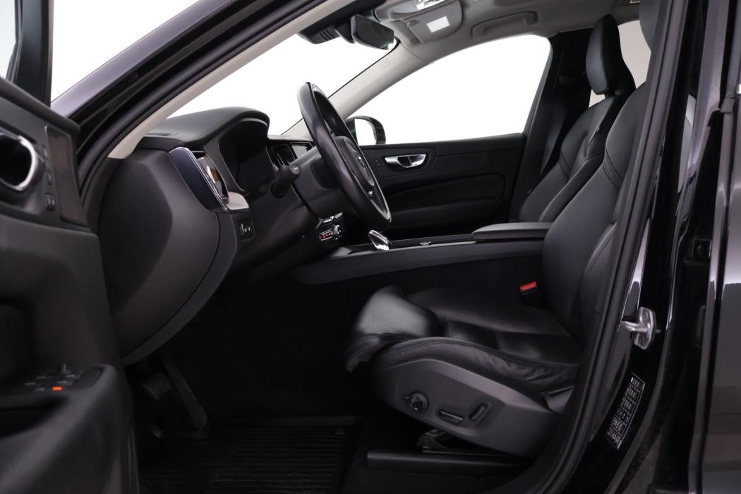 VOLVO XC60 2022