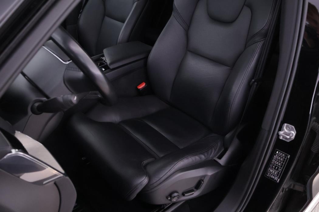 VOLVO XC60 2022