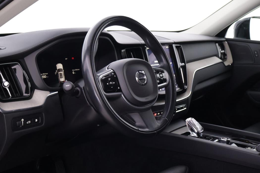 VOLVO XC60 2022