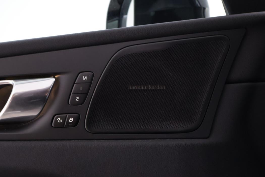 VOLVO XC60 2022