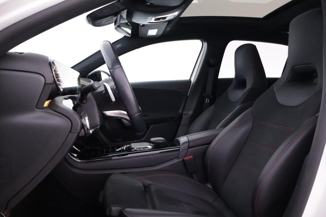 MERCEDES-BENZ A 2023