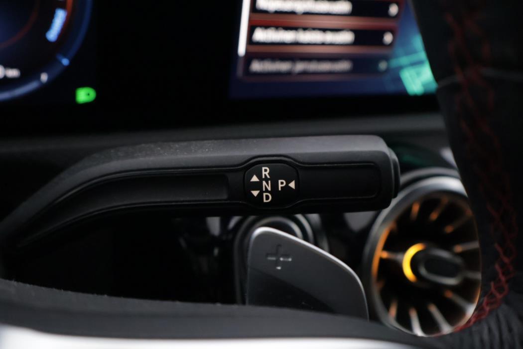 MERCEDES-BENZ A 2023