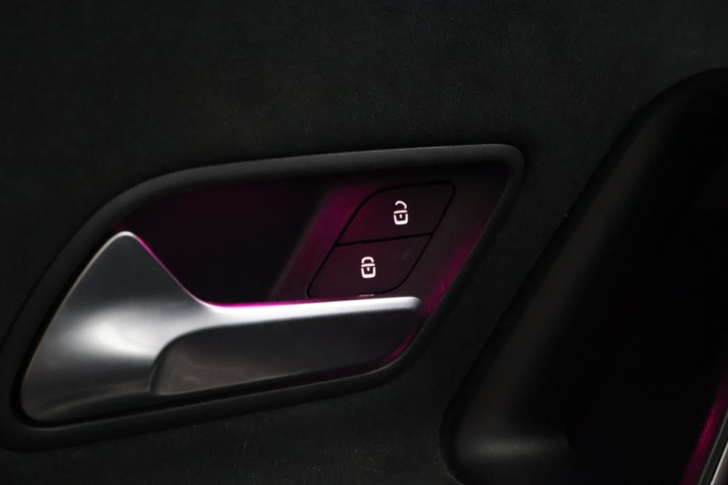 MERCEDES-BENZ A 2023