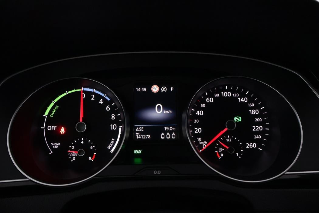 VOLKSWAGEN PASSAT 2020