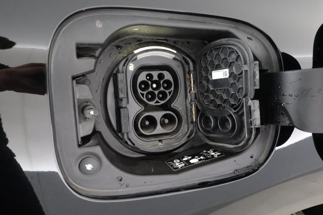 MERCEDES-BENZ EQC 2021