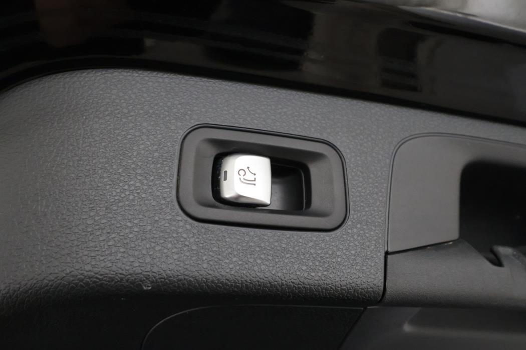 MERCEDES-BENZ EQC 2021