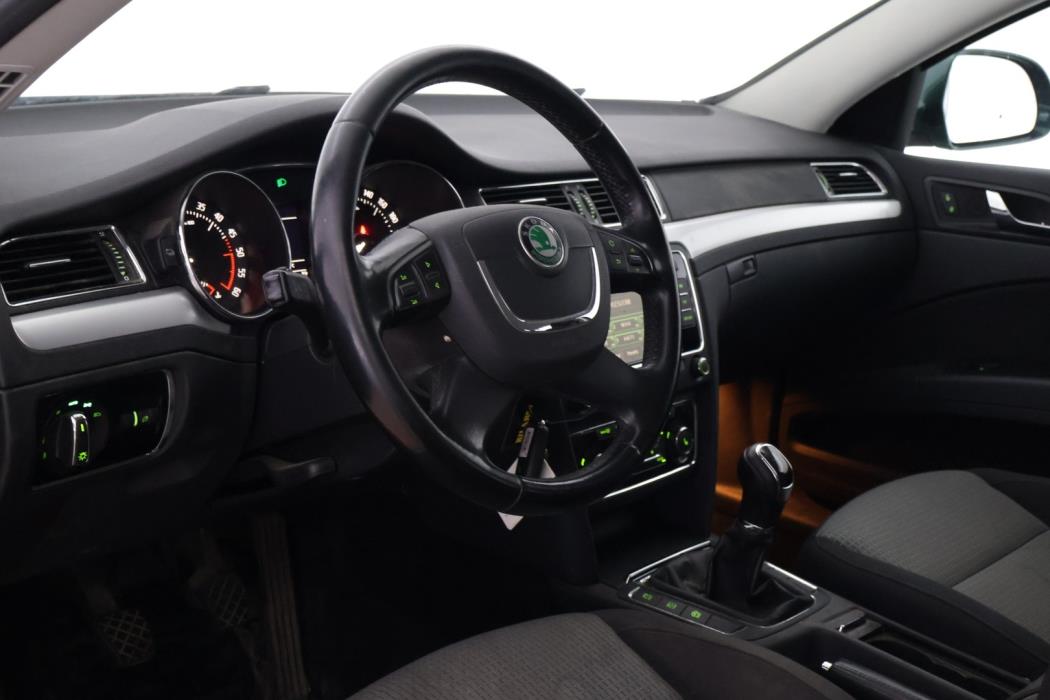 SKODA Superb 2011