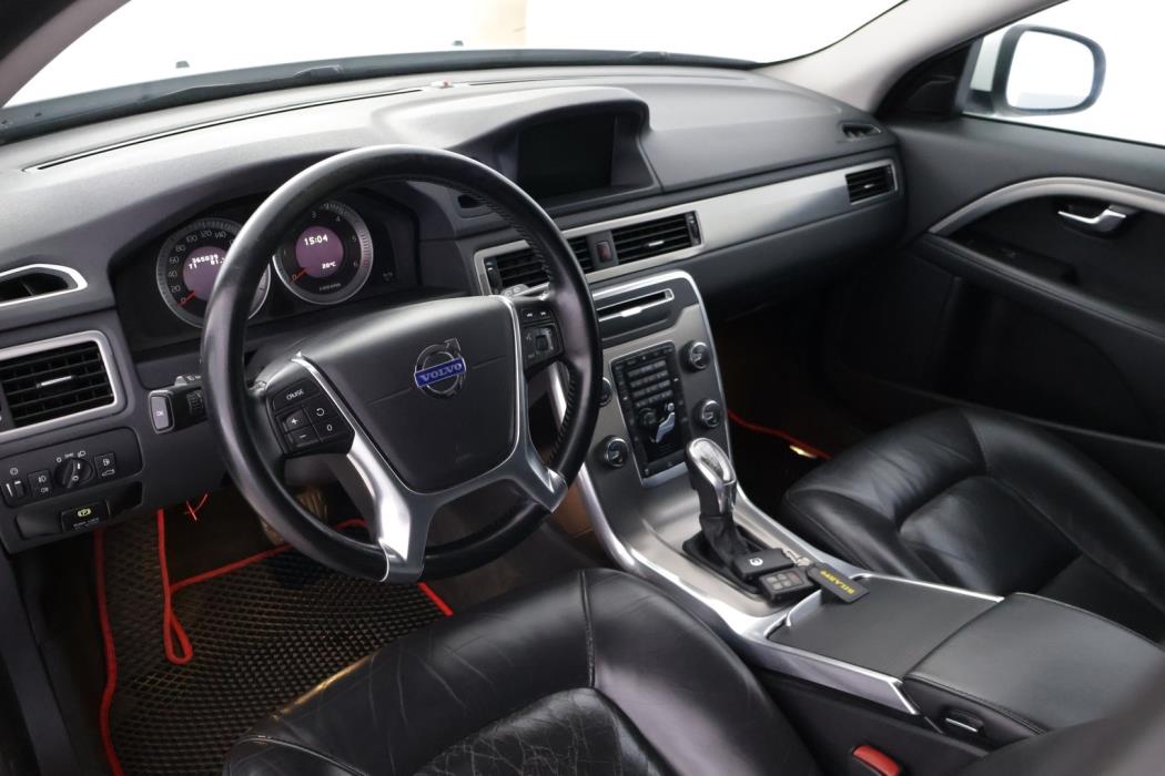 VOLVO V70 2012
